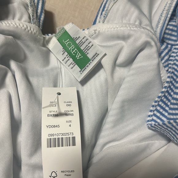 Ruched ruffle one-piece swimsuit in seersucker - Picture 6 of 8